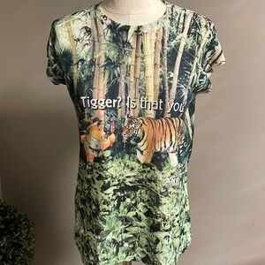 RARE Walt Disney Animal Kingdom ‘tiger?  is that you’ Winnie the Pooh T-shirt SM